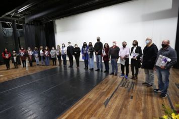 Foto - 29/06/21 -Homenagem aos Aposentados e Pensionistas - Tetro Juarez Machado