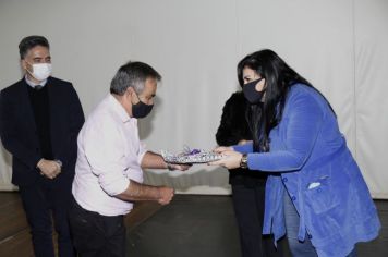 Foto - 29/06/21 -Homenagem aos Aposentados e Pensionistas - Tetro Juarez Machado