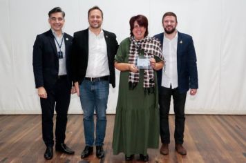 Foto - 01/06/22 - Homenagem dos Aposentados e Pensionistas - Tetro Juarez Machado