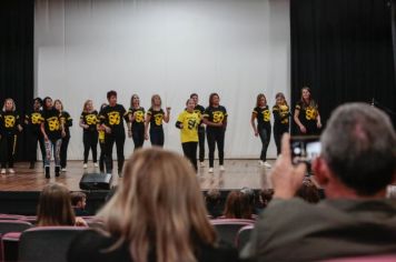 Foto - 01/06/22 - Homenagem dos Aposentados e Pensionistas - Tetro Juarez Machado