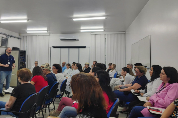 Ipreville leva informações sobre aposentadoria e previdência a diferentes unidades da Prefeitura